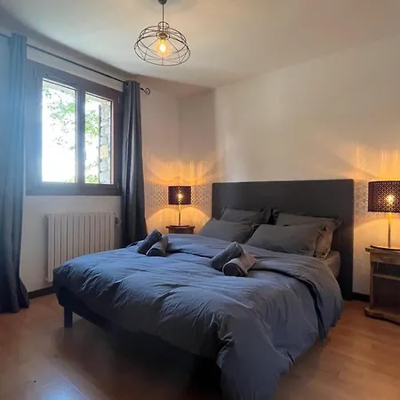 Rez De Jardin, 2 Chambres/ 4 Personnes, Garage. *